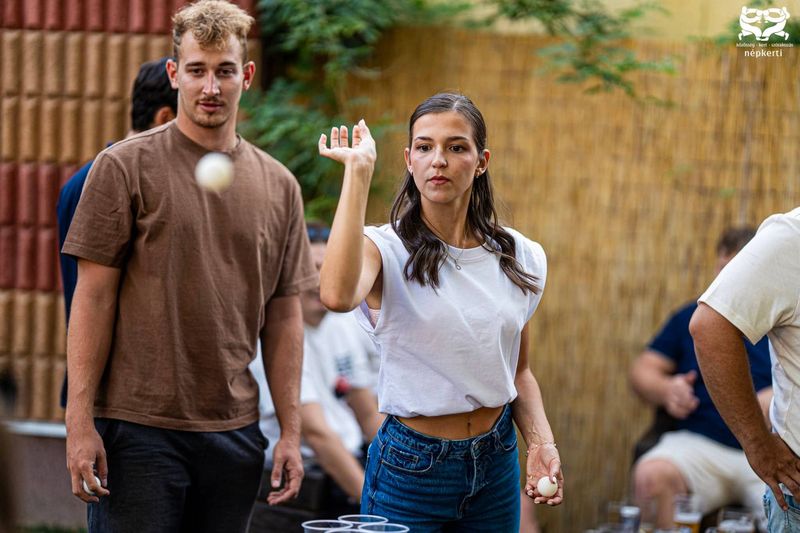 Beer pong a kertben