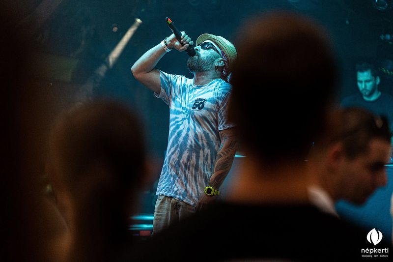 Rapper a színpadon